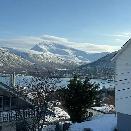 Nyaraló Arctic Nine Rom - Nr 1 - On The Island